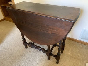 lot 77 image: Vintage Drop Leaf Gate Leg Table