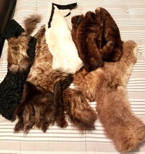 lot 85 image: Lot of Vintage Ladies Gloves and Fur Pieces and Two Vintage Purses