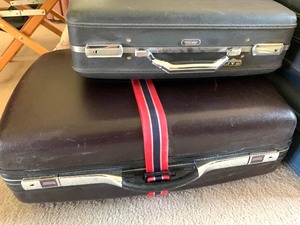lot 89 image: Lot of Six Pieces of Vintage Luggage