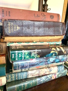 lot 91 image: Lot of Vintage Books and Maps