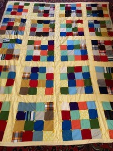 lot 104 image: Vintage Quilt