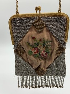 lot 106 image: Two Vintage Ladies Purses