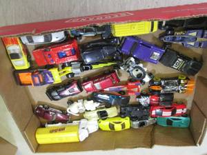 28 Assorted Hot Wheels  RM2...