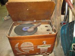 lot 2 image: Vintage Montgomery Wards Airline Ph...