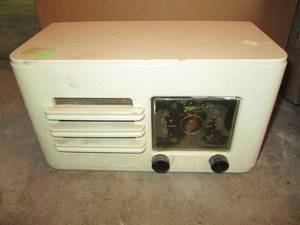 lot 6 image: Antique Zenith Radio Untested...