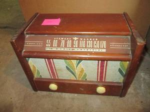 lot 12 image: Stewart Warner American Vintage Rad...