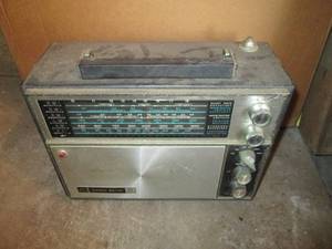 lot 25 image: All Wave Channel Master 6 Band Vint...