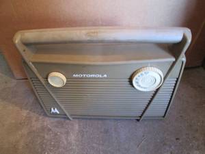 lot 27 image: Motorola Antique Radio Model# 56A ...