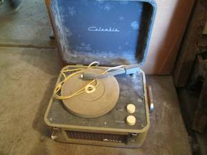 lot 32 image: Columbia Turntable Model# 513B Unt...
