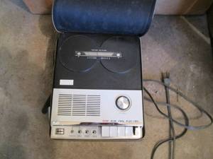 lot 36 image: Channel Master Vintage Tape Recorde...