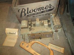 lot 41 image: Admiral Radio Parts Only...