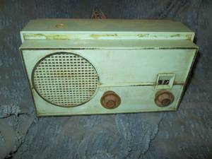 lot 54 image: Montgomery Ward Antique Radio Unte...