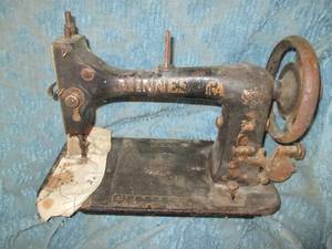 lot 60 image: Vintage Minnesota Model B Sewing Ma...
