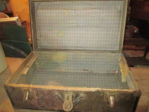 lot 77 image: Metal Shell Trunk With Latches (30...