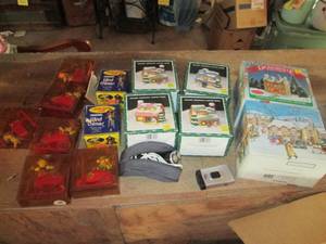 lot 90 image: Collectable Christmas Items See Ph...