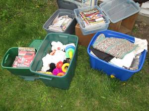 lot 131 image: Large Lot of Magazines With Totes o...