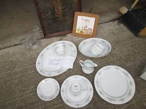 lot 148 image: Set of 12 Noritake Dishes Melissa...