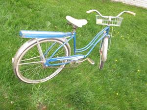 lot 151 image: Hiawatha Vintage Bike With Basket &...