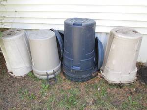 lot 6 image: 8 Garbage Cans, With 3 Lids Side o...