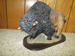 lot 8 image: Buffalo Statue 12 X 6 X 10 Room...