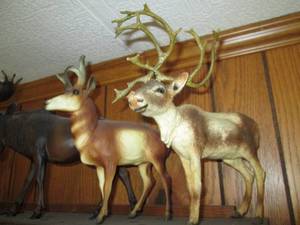 lot 17 image: (3) Animal Figurines...