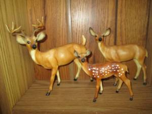 lot 20 image: Deer Figurines...