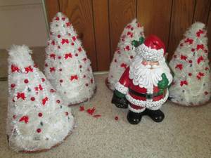 lot 41 image: (4) Christmas Trees Lights Up Unte...