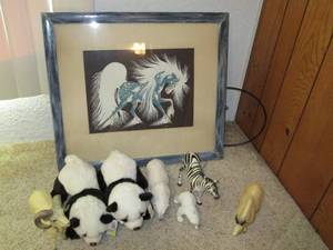 lot 45 image: Wall Art, Stuffed Pandas & Other Mi...