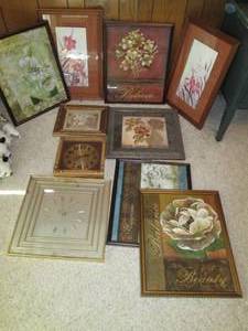 lot 46 image: (2) Wall Clocks & Wall Hangings...