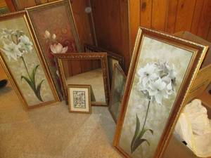 lot 47 image: (2) Mirrors & Wall Hangings...