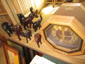 lot 48 image: Wall Clock & Elephants Dcor...