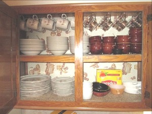 lot 126 image: Large Lot of Matching Dishes Set (C...