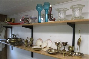 lot 152 image: Tote Full of Brass & Home Dcor S...
