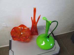 lot 155 image: Glass Dcor One Pc. Cracked Hal...