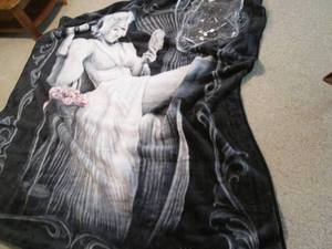 lot 217 image: Marilyn Monroe Fleece Throw Kitche...