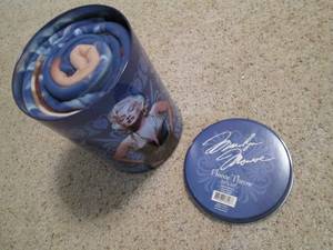 lot 220 image: Marilyn Monroe 50 X 60 Fleece Thr...