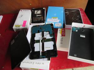 4 Samsung Tablets For Parts & Repai...