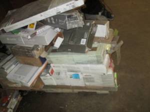 Overflowing Pallet Lot of Various F...