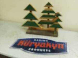 lot 290 image: Kuryakyn Daring Products Table Dcor