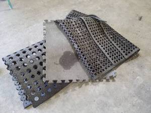 lot 299 image: Anti-Fatigue Floor Mat