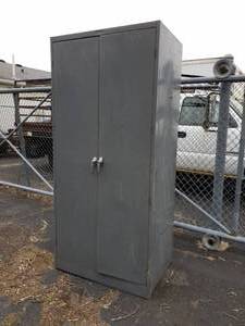 lot 185 image: Steel Office Supply Cabinet 2-Door 5-Shelf