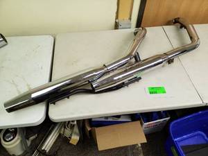 lot 239 image: Harley-Davidson 2006 Dyna Chrome Exhaust System