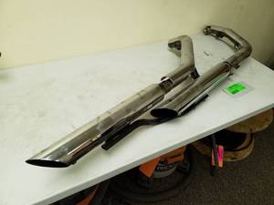 lot 236 image: Harley-Davidson 2006 Dyna Chrome Exhaust System
