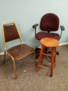 lot 259 image: Lot of (3) Conference Chair, Rolling Office Arm Chair, Wood Stool