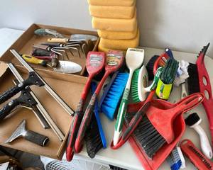 lot 43 image: Cleaning and Gardening Tools