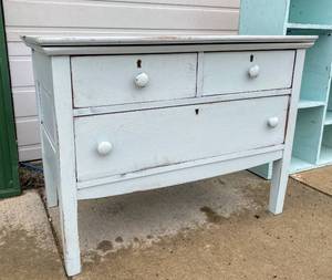lot 188 image: 2 Drawer Dresser