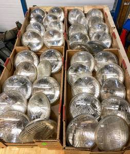 lot 29 image: 38 Automotive Lights, 12V