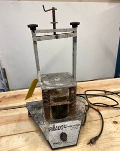 lot 3 image: Blair Paint Shaker