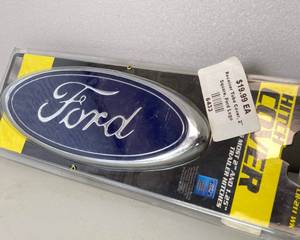lot 100 image: FORD Truck Hitch Cover