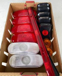 lot 117 image: LED & Incandescent Vehicle Marking Lights